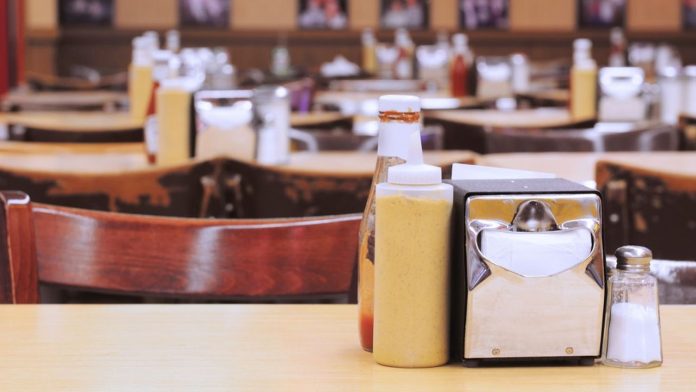 A gang of 60-year-olds at the heart of a $113 Le Deli fait partie de la culture américaine pour sa cuisine familiale et son ambiance décontractée.
