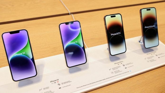 Apple is surfing on the success of the iPhone 14 Apple avait décidé de ne pas répercuter l'inflation sur ses clients lors du lancement des quatre iPhone 14 début septembre.