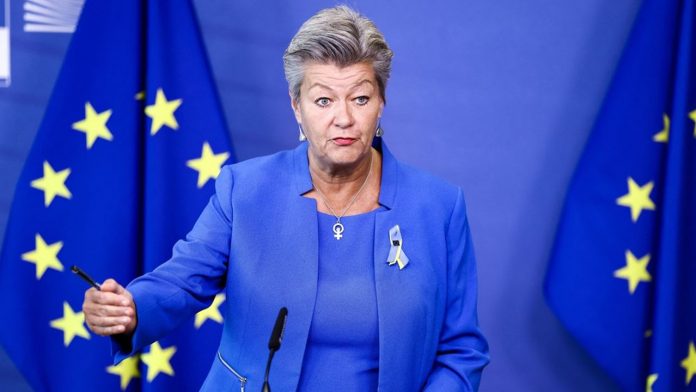 La Commissaire européenne aux Affaires intérieures, Ylva Johansson, a envoyé vendredi de nouvelles recommandations aux Etats membres.