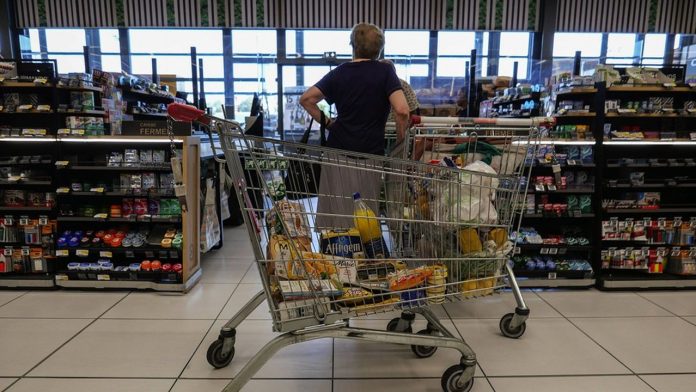 Controlling inflation: how and at what cost? « L'inflation s'installe lorsque se développe une surenchère entre les prix et les salaires, et donc lorsque se déclenche un 'conflit de répartition' ».
