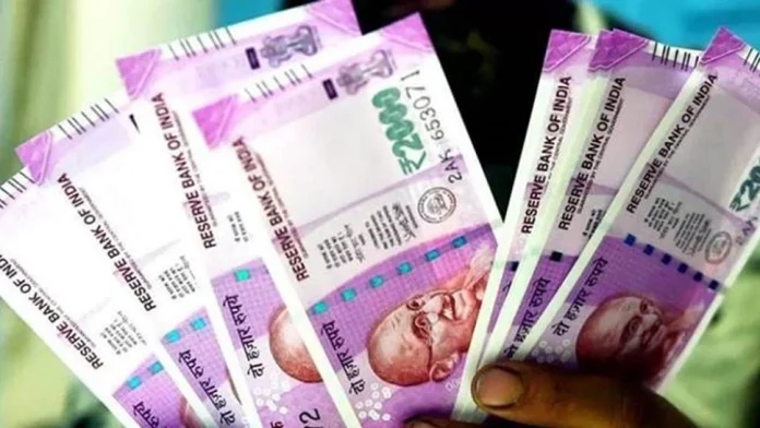 Credit Card वापरणारे कधीच करोडपती होत नाहीत...पण ही माहिती तुमचे लाखो रुपये नक्की वाचवेल