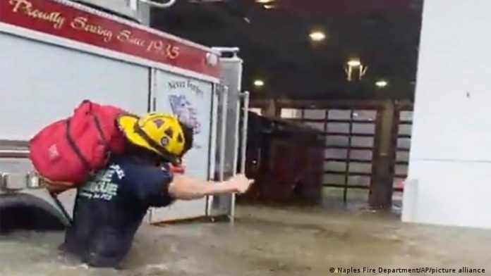 Dangerous Hurricane Ian ravages Florida | Current America | DW Naples Fire Department vehicles in waist-deep water