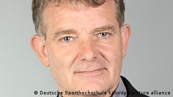 Does professional soccer cause testicular cancer? | Sports | DW Portrait of Professor Wilhelm Bloch from the sports university in Kön