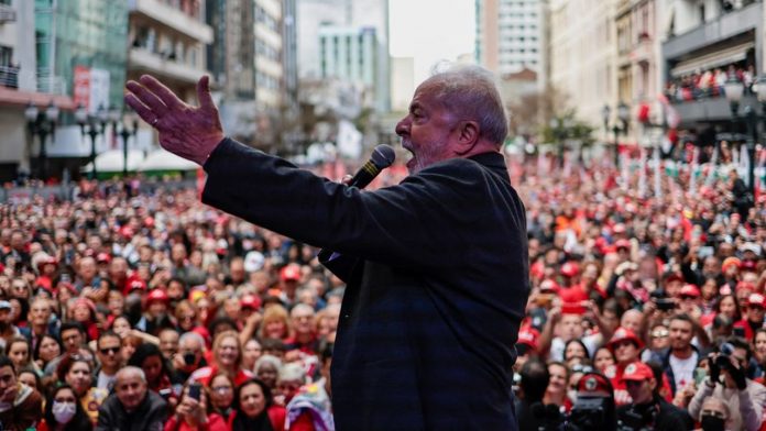 L'ancien président Lula, favori avant le premier tour de la présidentielle de dimanche