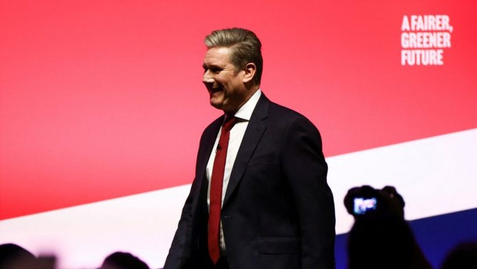 Faced with the setbacks of Liz Truss, British Labor believes Le leader du parti travailliste, Keir Starmer, à Liverpool.