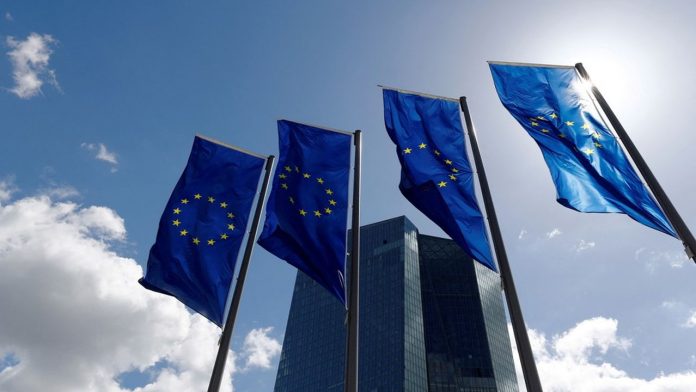 Fixed income markets remain under pressure following the intervention of La Banque centrale européenne a réaffirmé que son objectif principal était le respect de son mandat, c'est-à-dire le retour de l'inflation vers son objectif de 2 %.