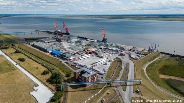 Germany gets liquid gas from the UAE | Currently Germany The LNG terminal still under construction on the Elbe in Brunsbüttel (Schleswig-Holstein)