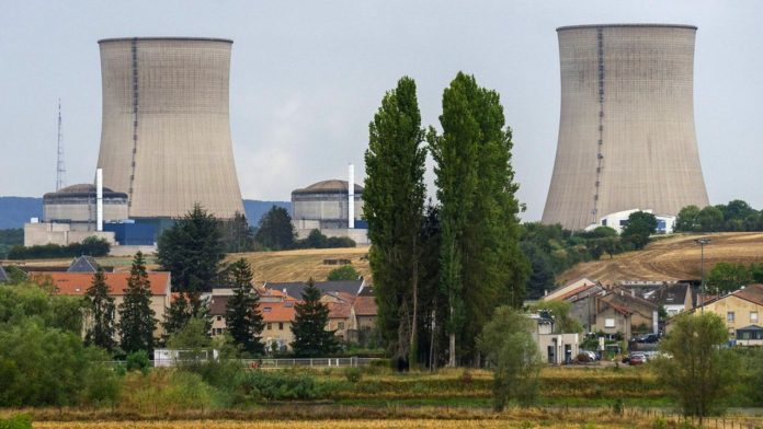 In France, the shutdown of nuclear power plants slows down La centrale nucléaire de Cattenom.