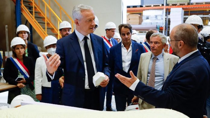 Bruno Lemaire le ministre de l'économie était venu début septembre visiter le chantier du laboratoire national de métrologie et d'essai de Trappes.