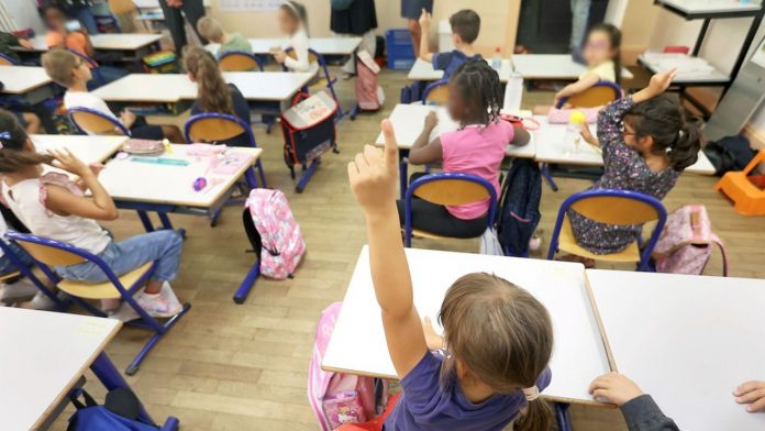 Quand ils lisent en dehors de l'école, les écoliers le font pour apprendre (58,9 %) plus que pour s'évader (45,8 %) ou s'informer (44,2 %).