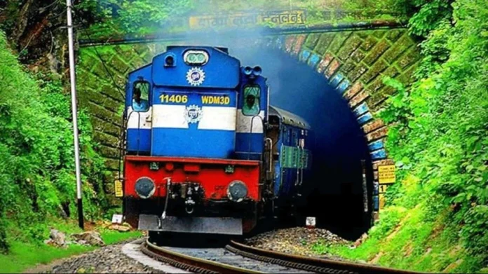 Many trains will be expanded on October 1, new trains रेल्वे प्रवाशांसाठी मोठी बातमी: 1 ऑक्टोबरपासून 'या' ट्रेनच्या वेळापत्रकात बदल