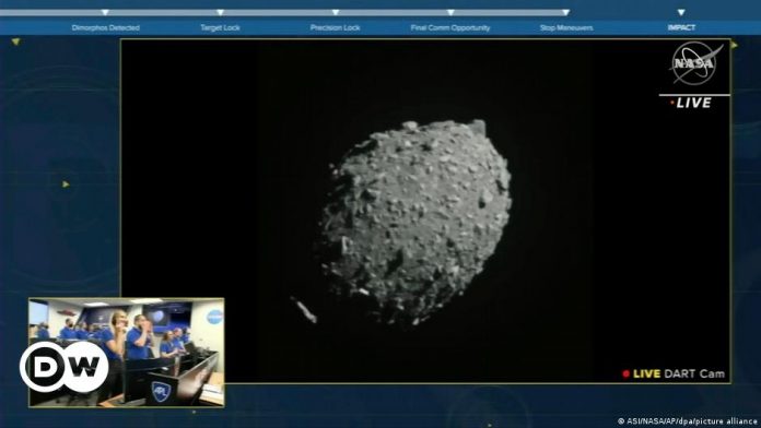  NASA probe crashes into asteroids |  Current World |  DW
