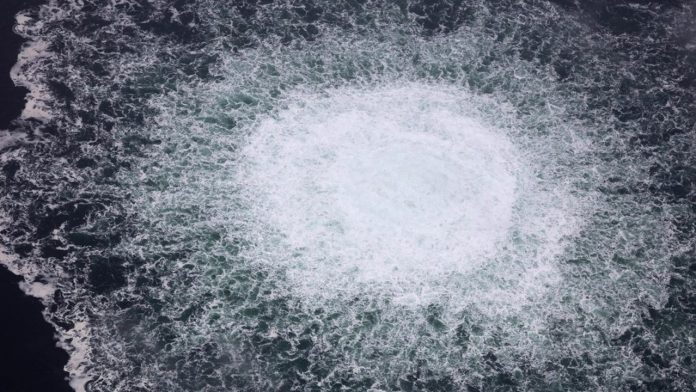 La magnitude des explosions a été mesurée respectivement à 2,3 et 2,1 sur l'échelle de Richter.