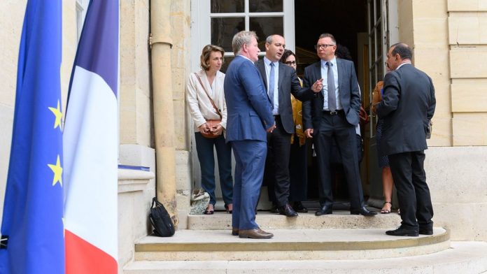 Pension reform: relieved on the method, the unions do not Marylise Leon (CFDT), François Hommeril (CFE-CGC, Laurent Berger (CFDT), Cyril Chabanier (CFTC) et Philippe Martinez (CGT) en juillet 2022, à Matignon à l'issue de la conférence sur le dialogue social.
