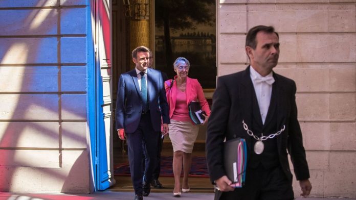 Au moins trois options sur la réforme des retraites seront étudiées ce mercredi soir autour d'Emmanuel Macron et d'Elisabeth Borne.