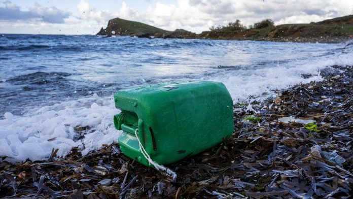 Selon les dernières estimations de l'OCDE, quelque 460 millions de tonnes de plastique ont été produites en 2019 dans le monde, générant 353 millions de tonnes de déchets.