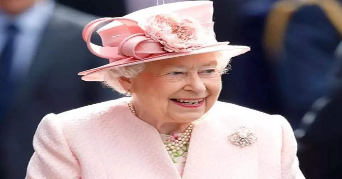 Queen Elizabeth Tea Bag Auction Queen Elizabeth Tea Bag sold Queen Elizabeth Tea Bag Auction Queen Elizabeth Tea Bag sold for $12,000 in online auction