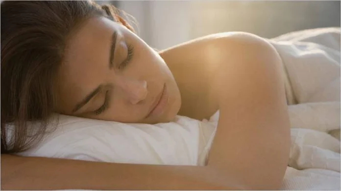 Right way and direction to sleep at night NZ जाणून घ्या... रात्री झोपायची योग्य पद्धत आणि दिशा