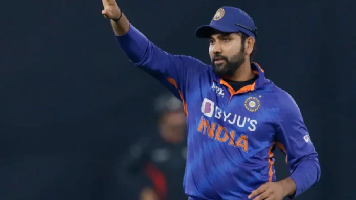 भर मैदानात धुडगूस; 'तो' Rohit Sharma जवळ आला आणि पुढे जे झालं ते धक्कादायक!