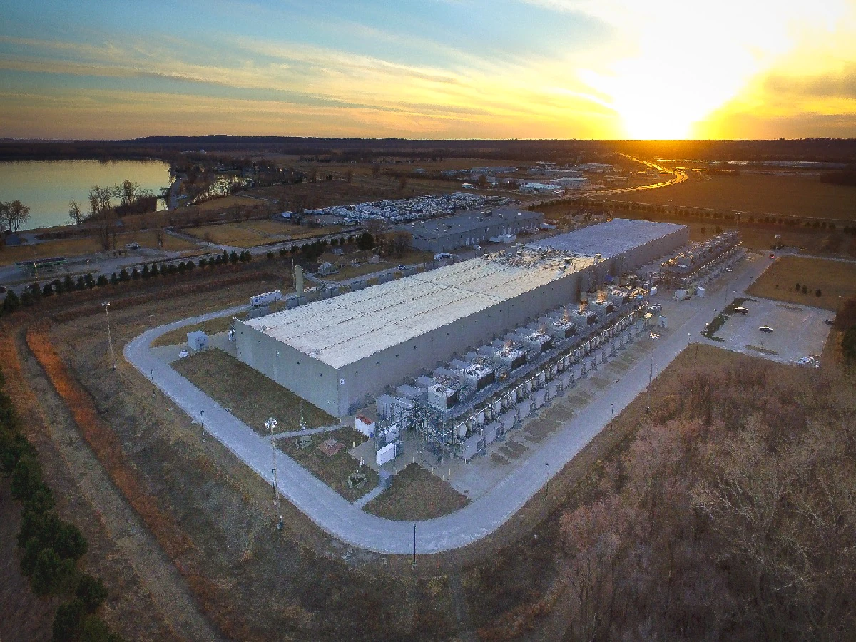 Short circuit in Google's data center, 3 employees seriously injured Short circuit in Google's data center, 3 employees seriously injured