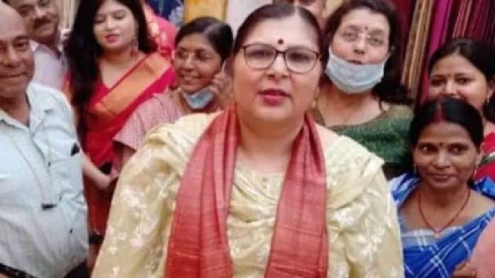 Strange answer of Bihar IAS officer, ABN of student asking ‘…नंतर म्हणाल Condom द्या,’;Sanitary Padबाबत प्रश्न विचारताच महिला IAS अधिकाऱ्याचे धक्कादायक वक्तव्य