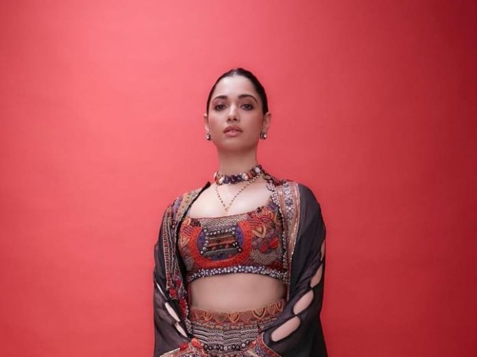 Tamannaah Bhatia, who dazzles with her talent and beauty from South to Bollywood, remains very active on social media.

