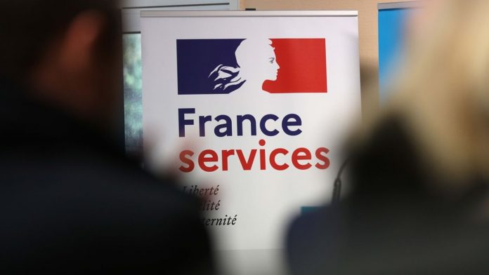 Labellisées par l'Etat, les maisons France Services regroupent un ensemble de services publics au sein d'un même espace : La Poste, Pôle emploi, la Caisse nationale d'assurance-maladie etc...