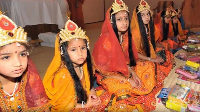 Navratri Kanya Poojan 2022 : अष्टमी आणि नवमीला कन्या पूजन कसे कराल, जाणून घ्या योग्य पद्धतीसह विधी 