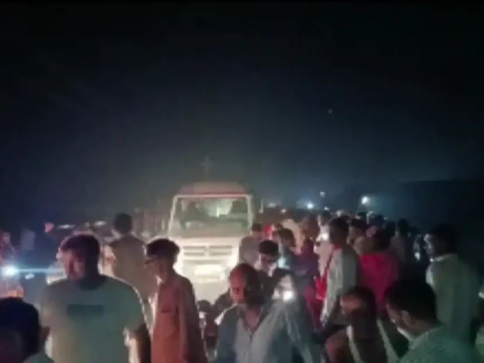 25 people died after tractor trolley turned turtle in Uttar Pradesh Kanpur 

