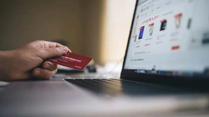 Credit Card Bill: क्रेडिट कार्डच्या कर्जात अडकले आहात का? या मार्गाने भरा रक्कम