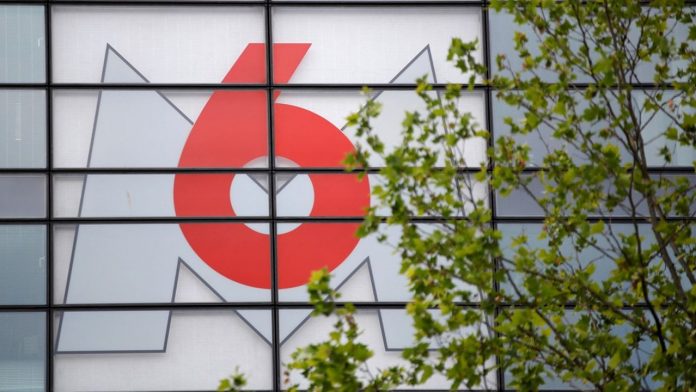 Bertelsmann decides not to sell M6 Les négociations avec les prétendants à un rachat de la Six se sont accélérées ces derniers jours, après l'abandon mi-septembre du projet de fusion entre TF1 et M6.