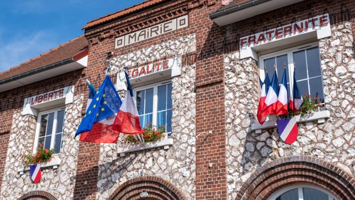 Selon la note de la direction générale des finances publiques, les incertitudes se concentrent, « en termes de tension de trésorerie, sur moins de 500 communes » et une cinquantaine d'intercommunalités.