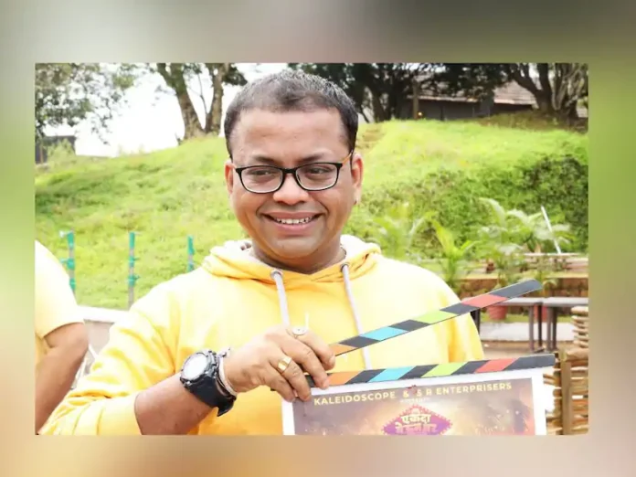 Ekda Yeh Tar Bagha Movie Director by Prasad Khandekar


