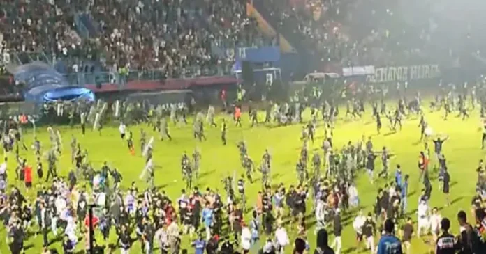 Explainer: How were hundreds of corpses laid during an Indonesian football match, why were tickets sold to fans of this team?

