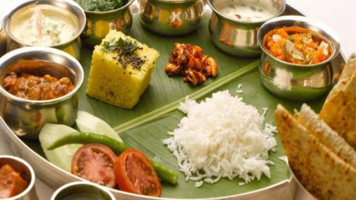 सावधान! रात्री उशिरा जेवण करताय? होतील 'हे' गंभीर आजार