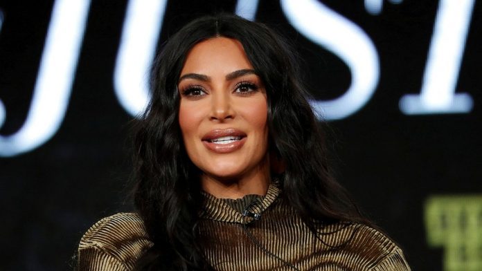 Kim Kardashian deprived of cryptos on social networks Kim Kardashian paye une amende de 1,26 million de dollars pour avoir fait la promotion d'une crypto sans révéler qu'elle était rémunérée.
