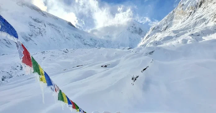 Mount Manaslu Base Camp in the grip of avalanche, came 7 days ago also destructive

