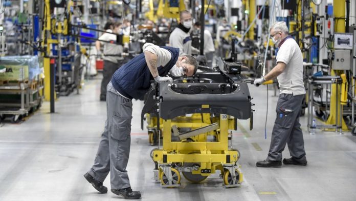 Une ETI industrielle réalisant 30 millions d'euros de valeur ajoutée pour un chiffre d'affaires à 80 millions d'euros bénéficiera d'une baisse d'environ 225.000 euros de CVAE, promet Bercy.