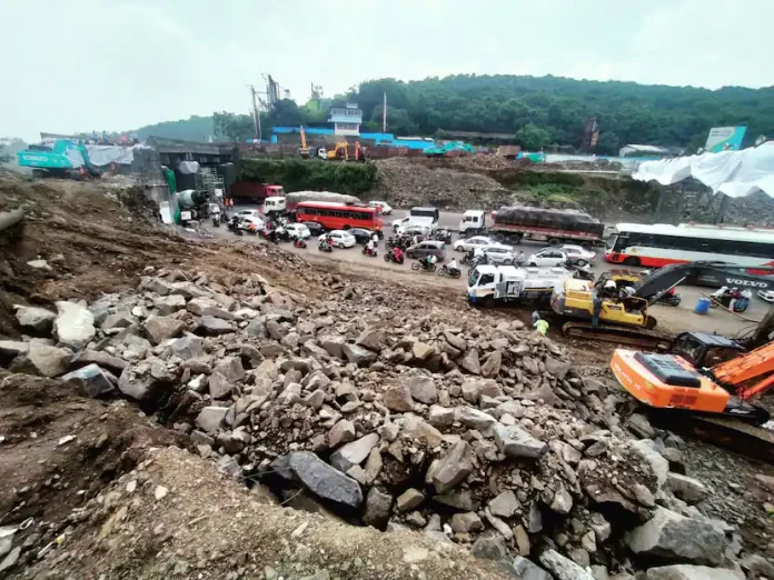 Punekar's good advice on demolition of Chandni Chowk bridge goes viral

