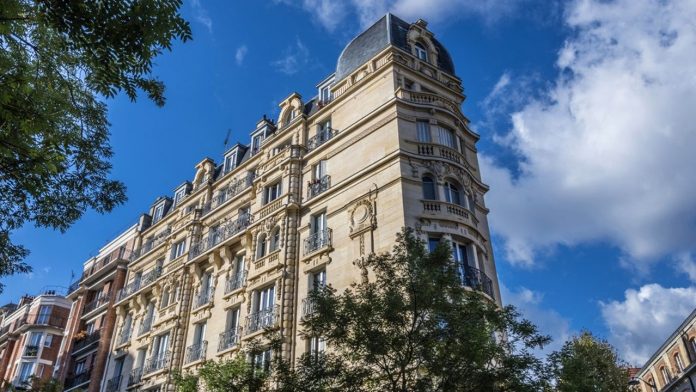 En partenariat avec Effy, Airbnb consacre un million d'euros à une aide aux travaux, sous conditions, pour les bailleurs inscrits sur sa plateforme en France.